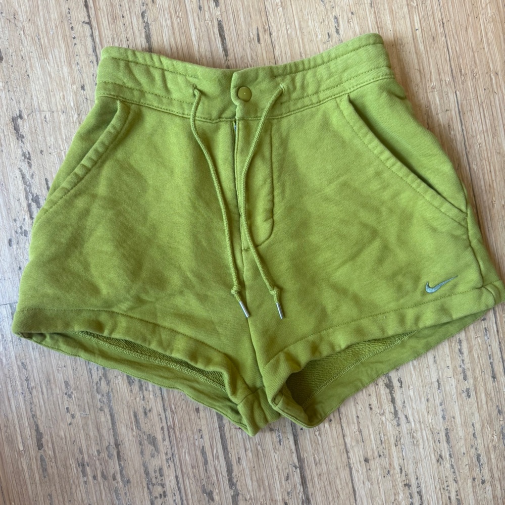 WOMENS NIKE CLUB FLEECE MID-RISE SHORTS